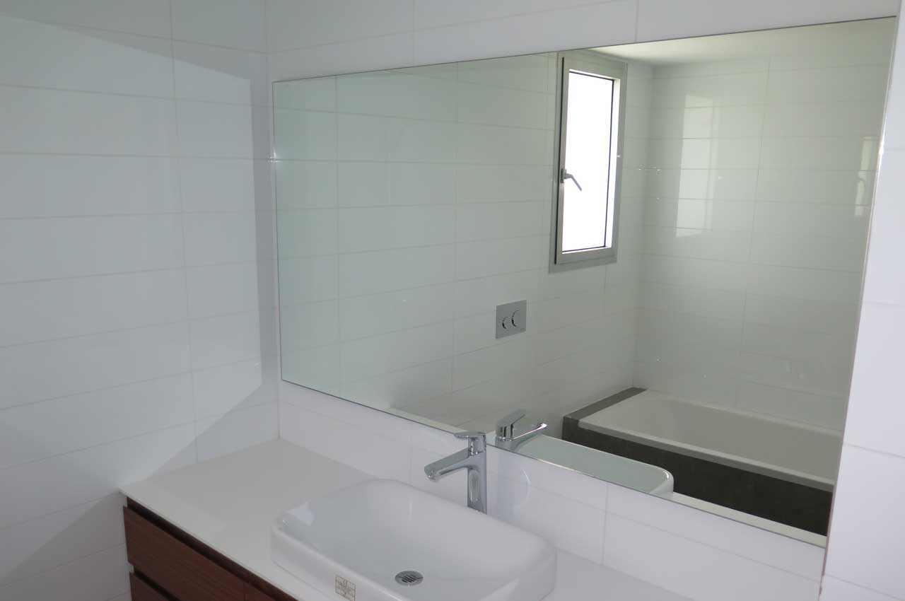 מראה מרחפת לאמבטיה