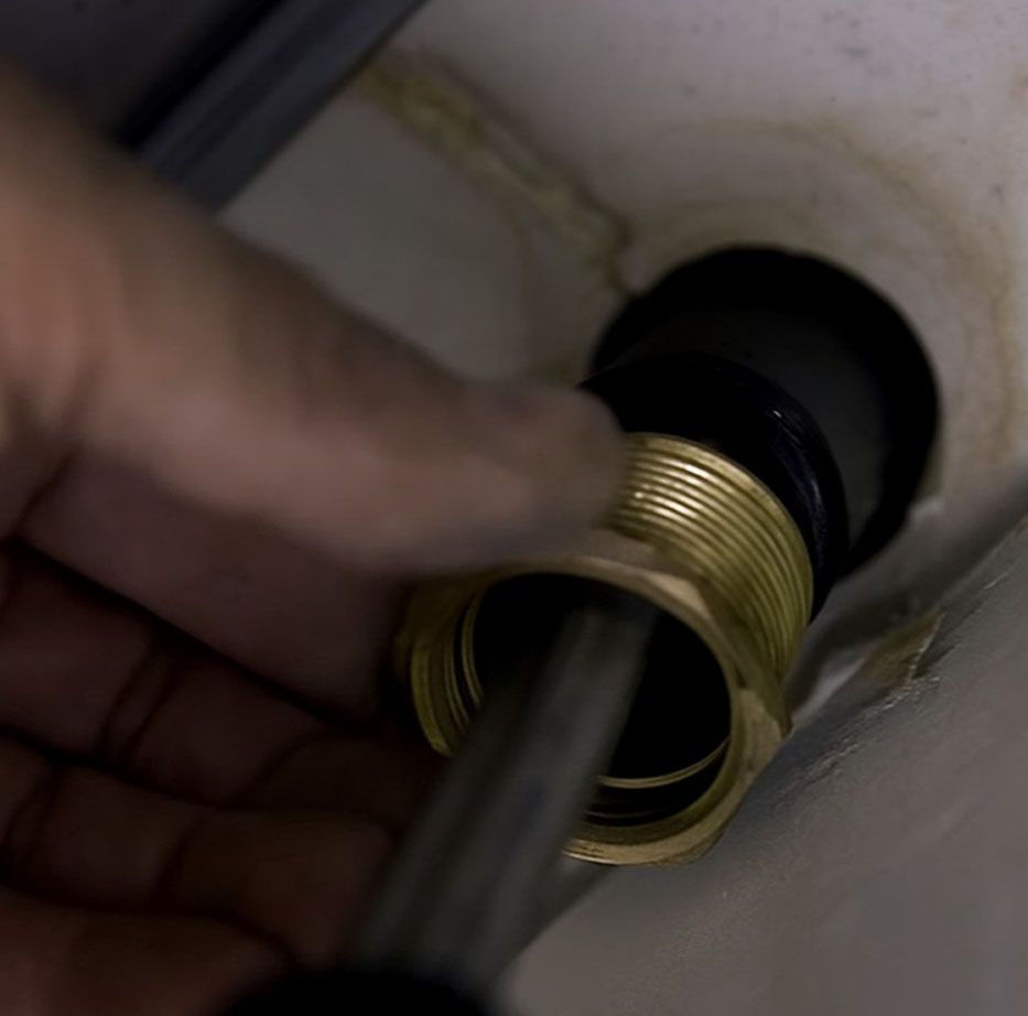 הידוק אום מתחת לכיור